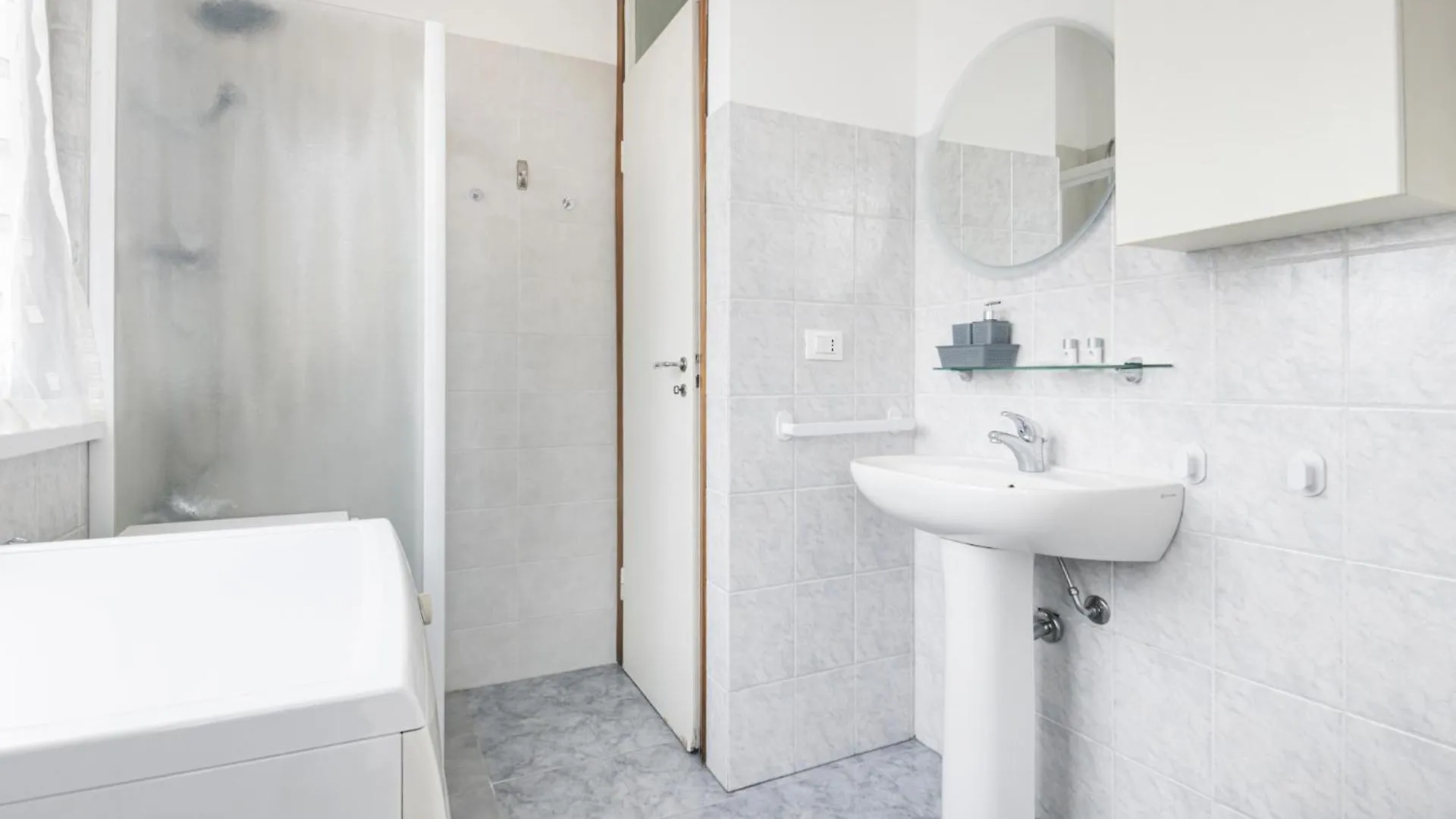 Easylife - Milano Bocconi Duomo Intero Appartamento Navigli Moderno 0*, Milan Italy